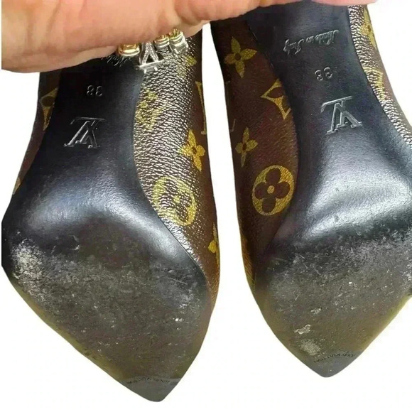 Louis Vuitton Fetish Cap Toe Pumps Brown Monogram Camvas & Black Patent Leather. - Picture 9 of 11